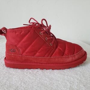 UGG Red  Lace Up Mens Size 8 Womens Size 9,5 Unisex